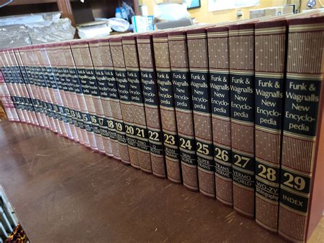 29 Volume Set Funk And Wagnalls New Encyclopedia 1986 Complete 2 Desk