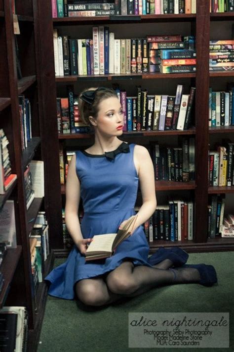 Imagem Relacionada Librarian Style Woman Reading Look Vintage Book Girl New Blue Dress