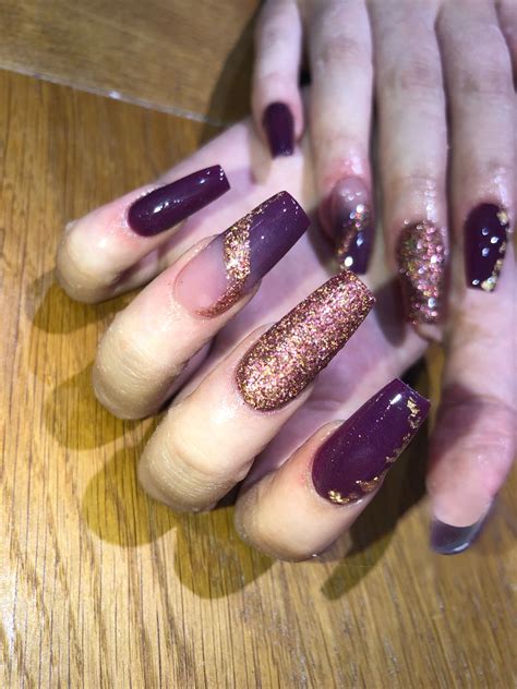 Purple ombré acrylic nails | Gold acrylic nails, Ombre acrylic nails, Purple ombre acrylic nails