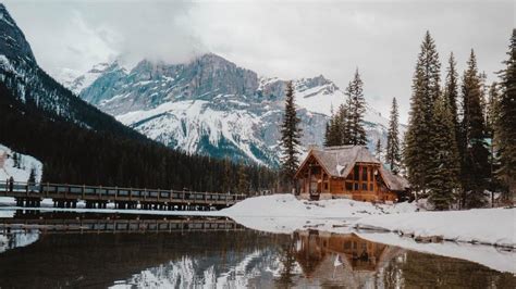 Emerald Lake Lodge Canada Backiee