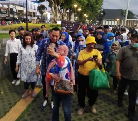 Tiba Di Alun Alun Kota Bogor Ahy Jadi Rebutan Foto Selfie Kaum Ibu