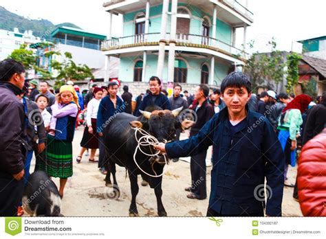 DONG VAN, Ha GIANG, VIETNAM, 18 November, 2017: Hmongmensen, Bergachtig ...