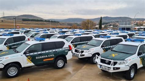 La Guardia Civil recibe sus nuevos vehículos todoterrenos y SUV