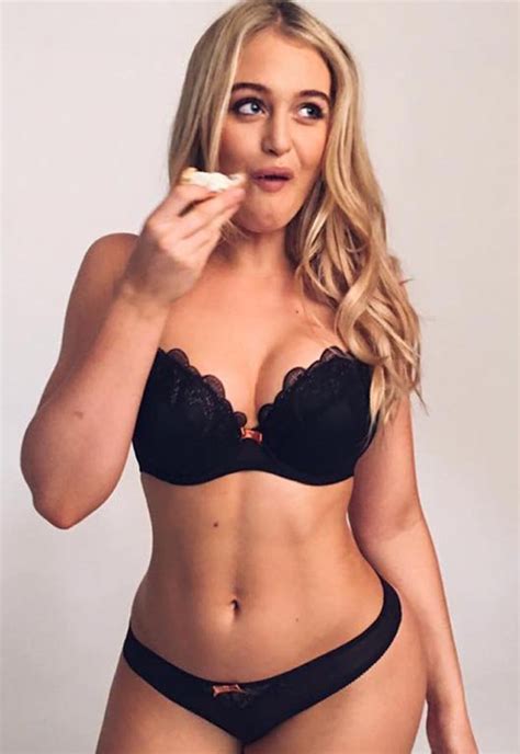 We Should Have More Naked Women Iskra Lawrence Opens Up On Nude