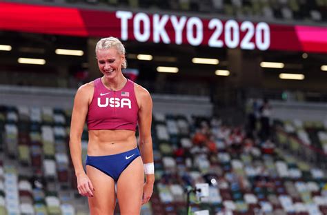 Athletics American Nageotte Overcomes Shaky Start To Vault To Gold Reuters