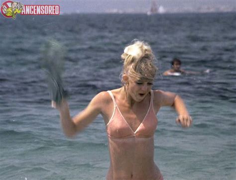 Goldie Hawn Desnuda En Theres A Girl In My Soup