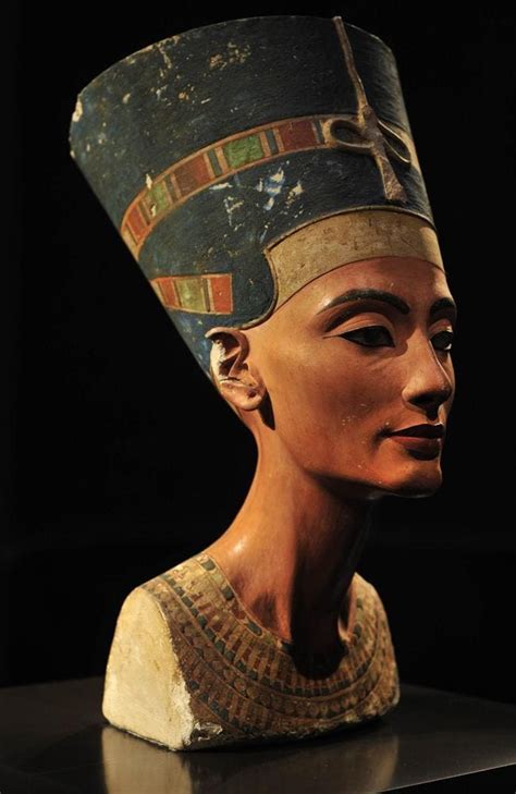 Queen Nefertiti May Hide Inside Tutankhamuns Tomb