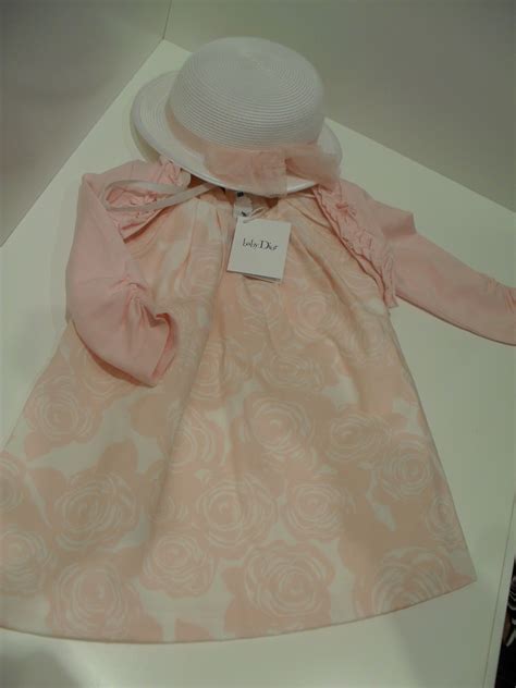 Rastrillo Crema And Nata Vestido A Estrenar De Baby Dior Talla 6m