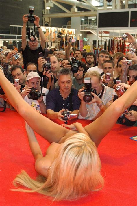 200850002  In Gallery Naked In Public Maria Naked In Barcelona Sex Show 2 Picture 3