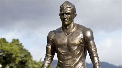 A year ago today, emanuel santos' cristiano ronaldo bust was unveiled. The statue of Cristiano Ronaldo in Madeira Island