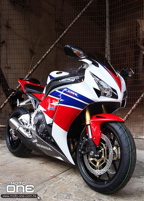 The honda cbr1000rr is one of the sportiest models developed by the japanese manufacturer. 2013 HONDA CBR 1000 RR HRC廠花抵港