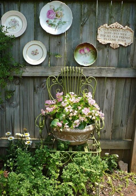 Fun designs are easy to make and simply slip. Fence wall plates - Home Decorating Trends - Homedit