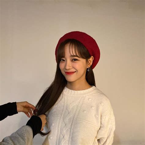 김세정 On Instagram “광고 땐 말야😏” In 2020 Kim Sejeong Fashion Winter Hats