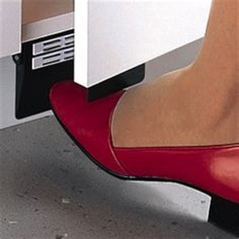 Toe kicks are a vital feature when it comes to cabinet functionality, but it is also a section few people understand. 11 Toe kick step stool ideas | step stool, toe kick drawer ...
