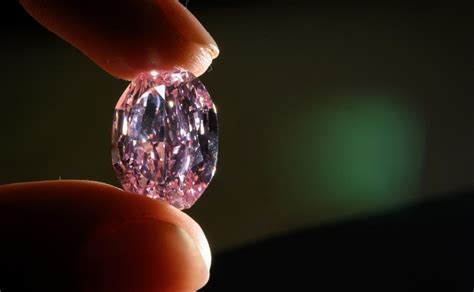 Extraño Diamante De 1483 Quilates Fue Subastado Por Sothebys En 266