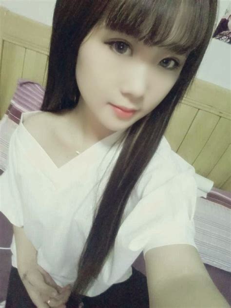 Cute Chinese Girl Selfie My Makeup Before Photoshoot