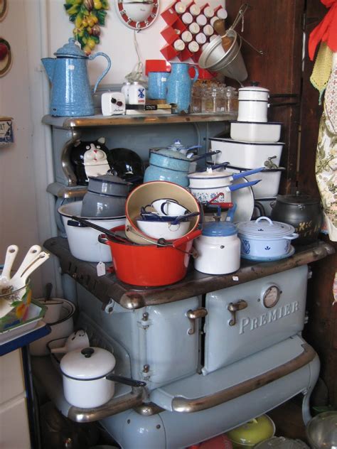 C Dianne Zweig Kitsch N Stuff Buying Vintage Enamel Cookware