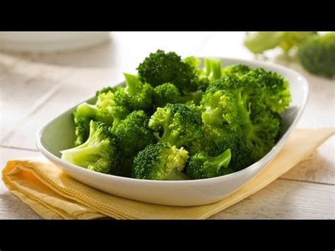 Trate de cocinarlos húmedos para lograr una consistencia igual que cocinarlos al vapor. Cómo hacer Brócolli al Vapor en el Microondas - YouTube