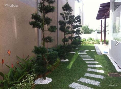 Best price guarantee nightly rates at 4 rooms semi detached house near jonker street as low as $55. Garden semi-detached design ideas & photos Malaysia | Atap.co