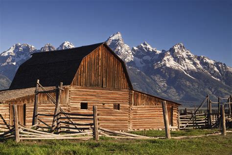 Barn In The Mountains Photograph By Andrew Soundarajan