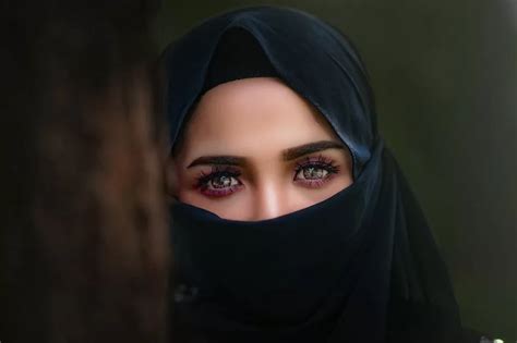 Jadi Penutup Aurat Perempuan Ini Perbedaan Jilbab Hijab Khimar
