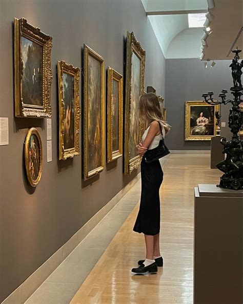 Elegant Outfit Ideas For Art Museum Visits