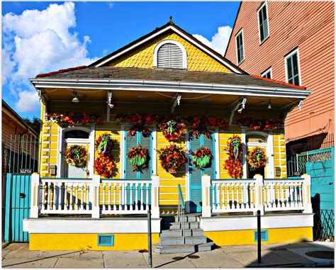 Holiday and Seasonal Home in French Quarter Decorates ! - New Orleans French Quarter Condos