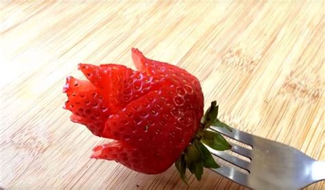 How To Make A Strawberry Rose In 6 Steps Sharis Berries Blog