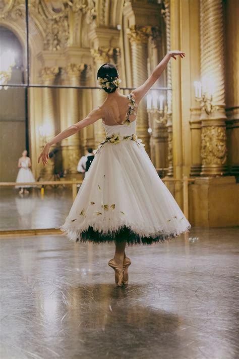 Dans Les Coulisses Du Ballet De Lopéra De Paris Avec Chanel Vogue France