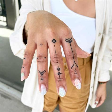 50 Awesome Finger Tattoo Ideas For Men And Women In 2023