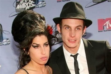 Ex De Amy Winehouse Revela Que Cantora Tentou Se Suicidar Semanas Antes