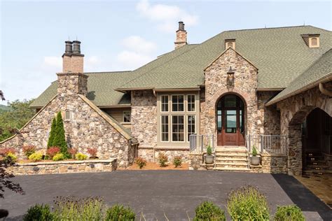 Get instant access to a lot of relevant information about highlands, macon county, nc real estate, including property descriptions, photos and demographic stats. HIGHLANDS COVE LUXURY HOME | North Carolina Luxury Homes ...