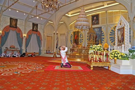 Thailand Crown Prince Assumes Throne As King Rama X Cnn