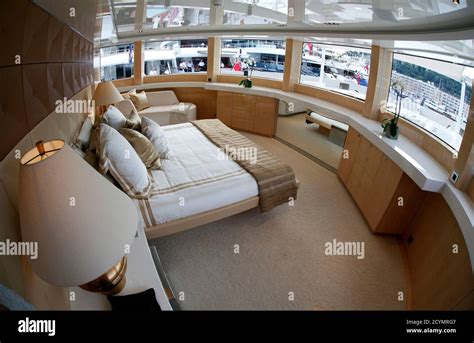 Introducir 111 Imagen Azzam Yacht Interior Thcshoanghoatham Badinh