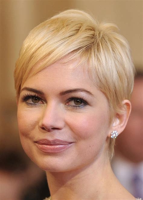 At younger age face looks naturally fuller due to the presence of subcutaneous fat along. Stylish short hairstyles for chubby face | Cinefog