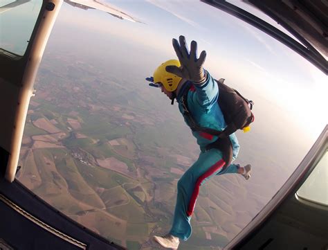 Washington Skydiver Dies During Stunt In Parachuting Accident Iheart