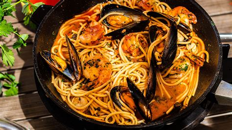 The best pasta sauce i ever ate was the seafood pasta at angelino's in westwood. Seafood spaghetti marinara - Easy Meals with Video Recipes ...