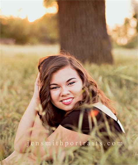 The Ultimate Girls Senior Photography Posing Guide