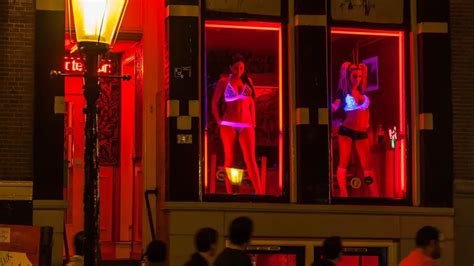 Tourists Guide To Amsterdams Red Light District Joys Of Traveling