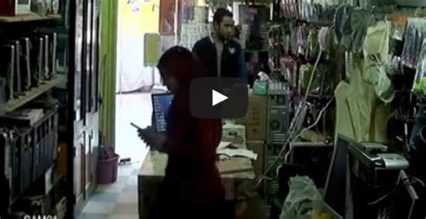 فتاة تتصدى للص حاول سرقة محل بمدينة المنوفية بجمهورية مصر