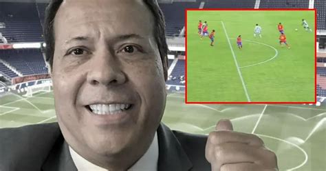 Críticas A El Cantante Del Gol Por Narrar Una Repetición En Partido De