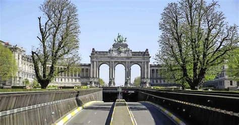 De afspraken worden soepeler en beetje bij beetje pakken we ons werk weer op. Versoepeling van strenge coronamaatregelen in België ...