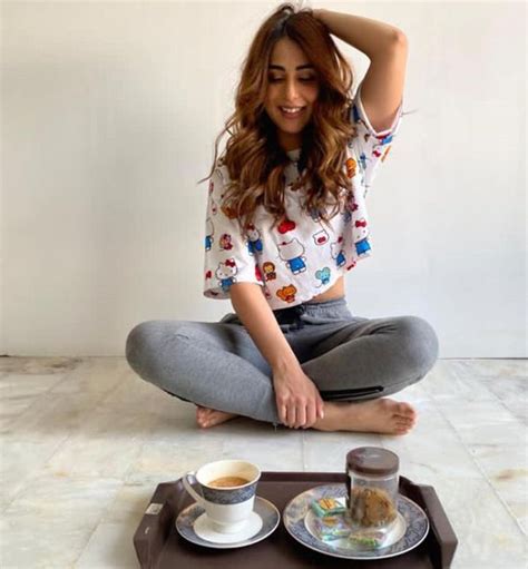 Actress Ushna Shah Gym And Exercise Outfit Stylepk