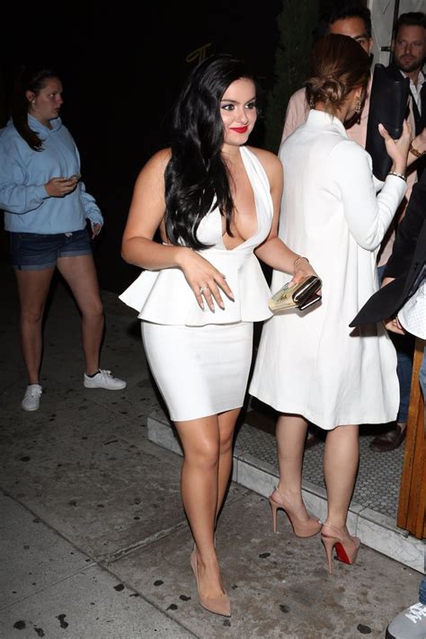 Ariel Winter Cleavage And Upskirt 59 Photos Thefappening
