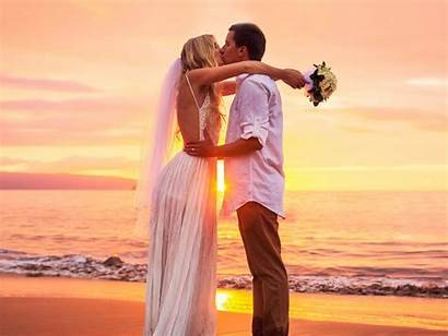 Couple Kiss Sunset Beach Married Marriage Newly