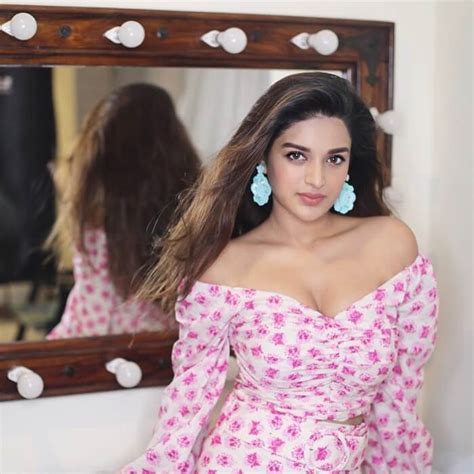 hot poses of actress nidhhi agerwal actress album