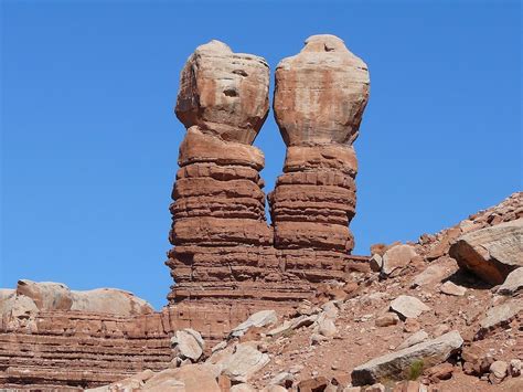 Navajotwinrocks Bluff Utah Wikipedia Rock Formations Rock The