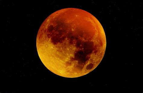 Последние твиты от てんとう武士064@5月26日は皆既月食 (@mikanmizore). 皆既月食では、なぜ月は赤く染まるのか 月食の原理と赤く ...