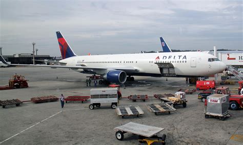 Delta cargo moves the world. デルタ航空 Delta Air Lines(DI/DAL) 世界の旅客機図鑑