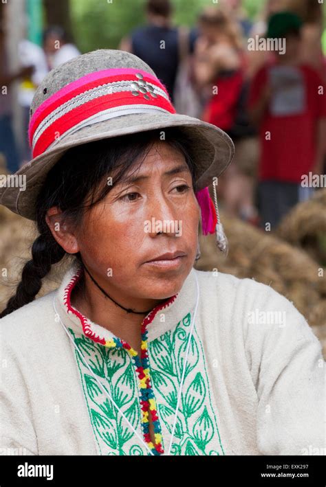 Indigenous Peruvian Quechua Woman In Traditional Garb Stock Photo Alamy